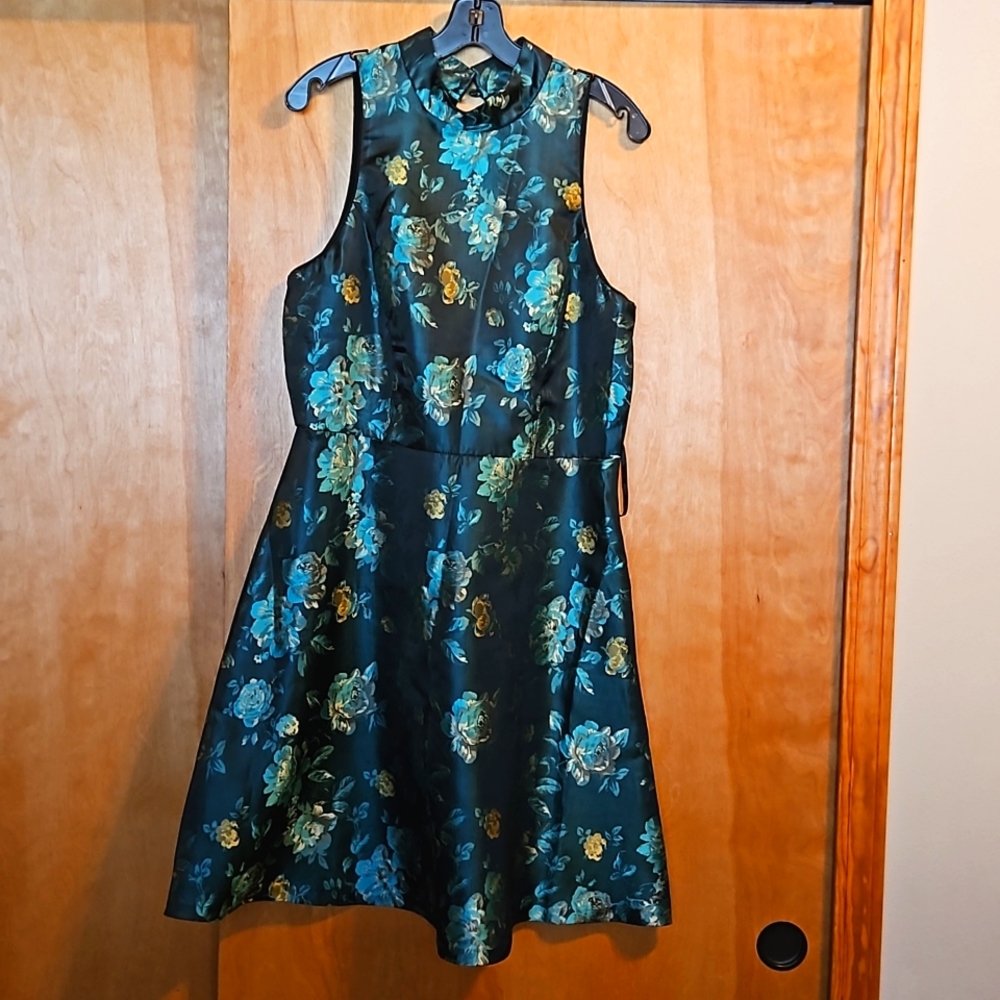 KUT Brand Ladies Sz12 Floral Shiny Dress NWOT